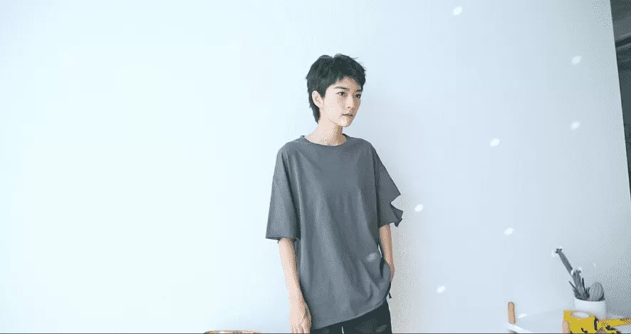 短袖女产品展示视频